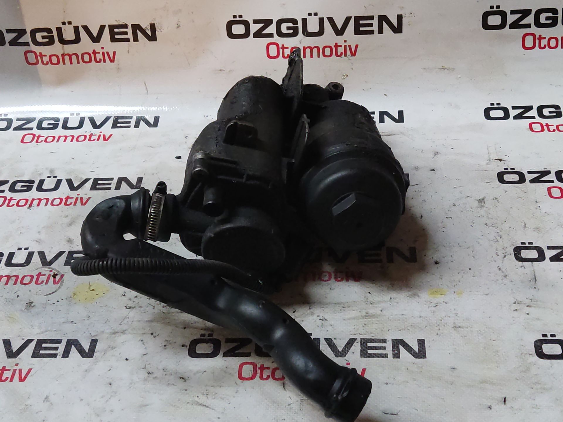 Volvo S80 2.4 D5 Yağ filtre gövdesi