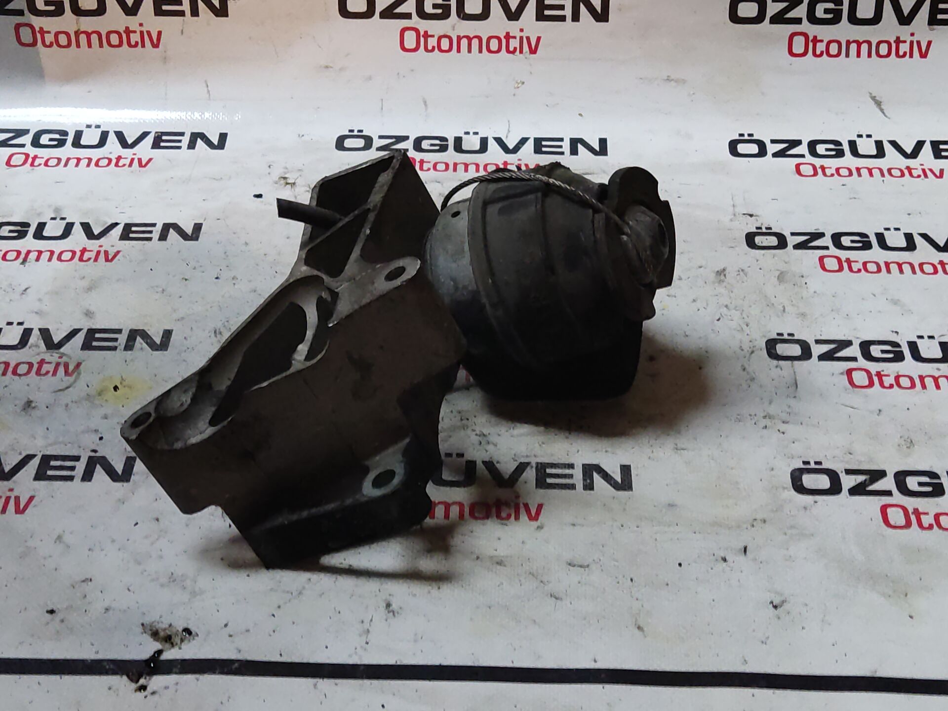 Volvo XC90 2.4 D5 Motor kulağı