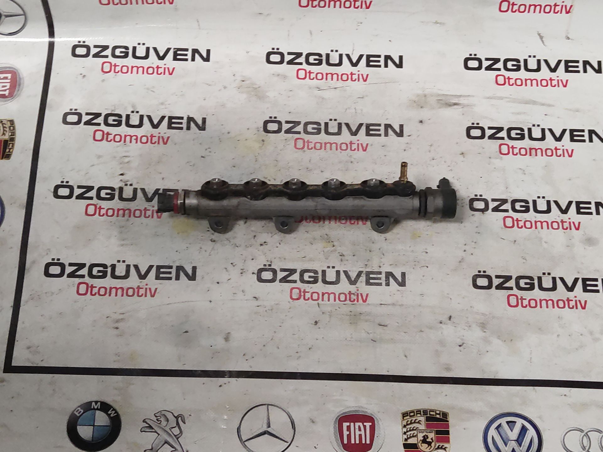 Renault Latitude 2.0 Dci Enjektör kütüğü